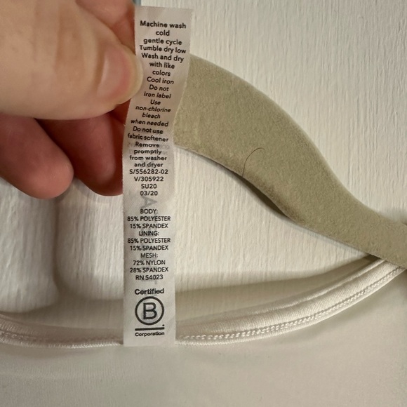 ATHLETA White cropped top size XL - Picture 3 of 4